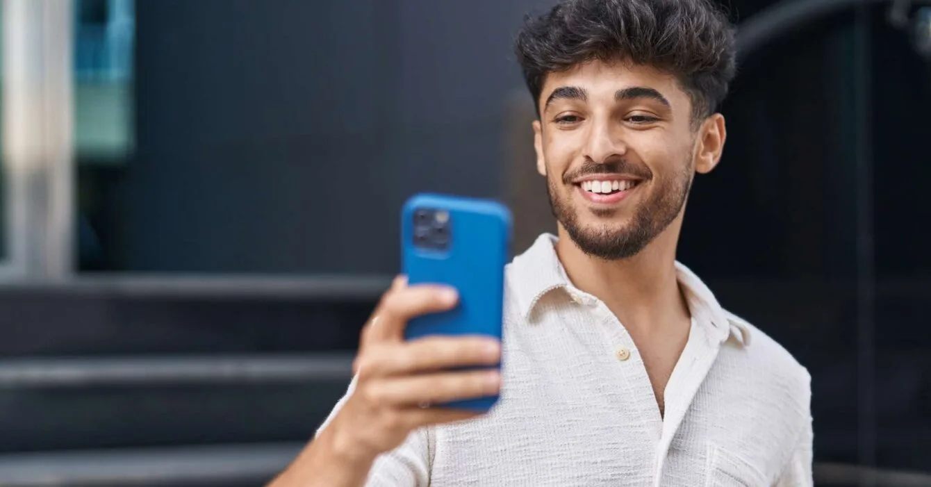 1011-arab-phone-2 1011-arab-phone-2